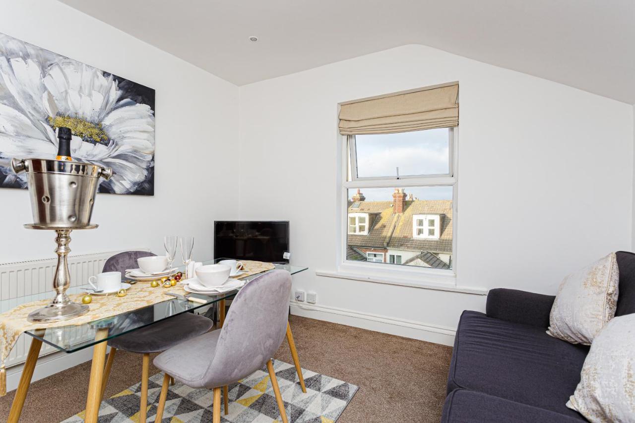 Luxury Granada Apartments - 1 & 2 Bed Flats W Free Parking Perfect For Contractors, Students Near The Beach Портсмът Екстериор снимка