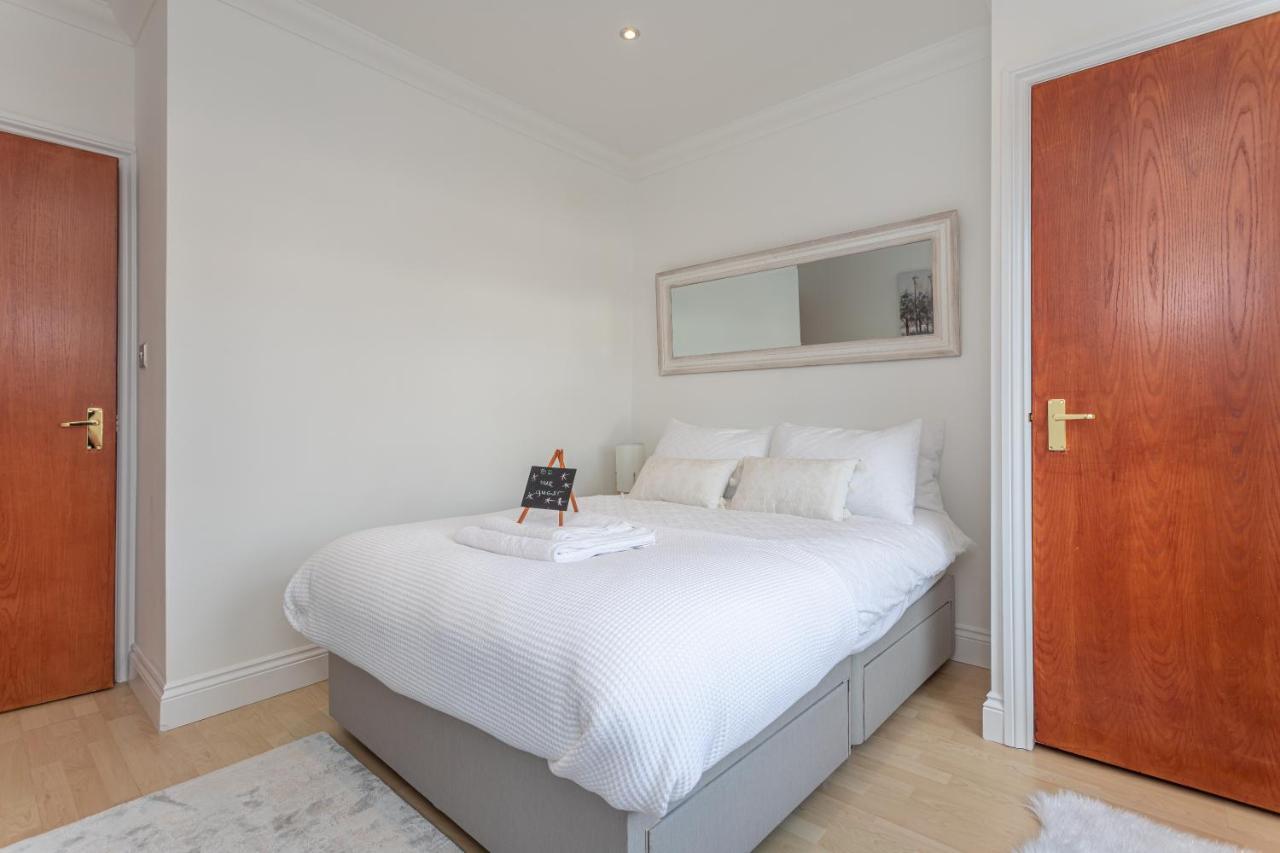 Luxury Granada Apartments - 1 & 2 Bed Flats W Free Parking Perfect For Contractors, Students Near The Beach Портсмът Екстериор снимка