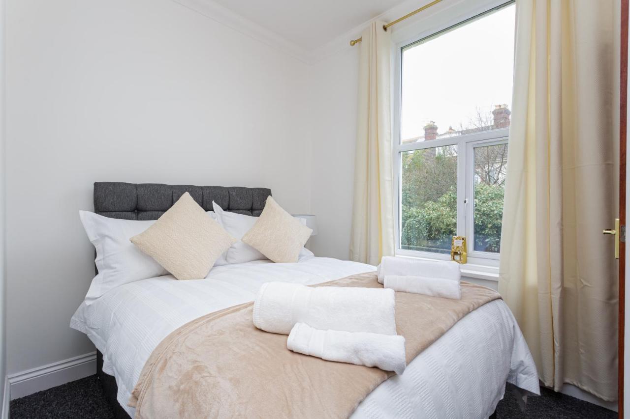Luxury Granada Apartments - 1 & 2 Bed Flats W Free Parking Perfect For Contractors, Students Near The Beach Портсмът Стая снимка