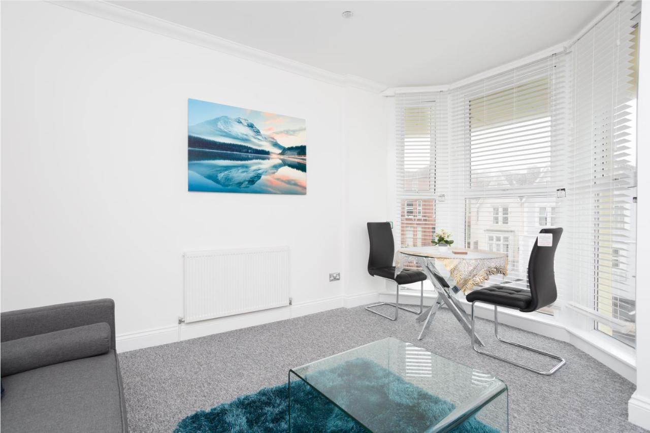 Luxury Granada Apartments - 1 & 2 Bed Flats W Free Parking Perfect For Contractors, Students Near The Beach Портсмът Стая снимка