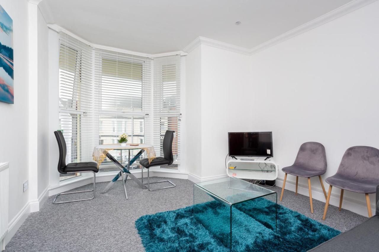 Luxury Granada Apartments - 1 & 2 Bed Flats W Free Parking Perfect For Contractors, Students Near The Beach Портсмът Стая снимка