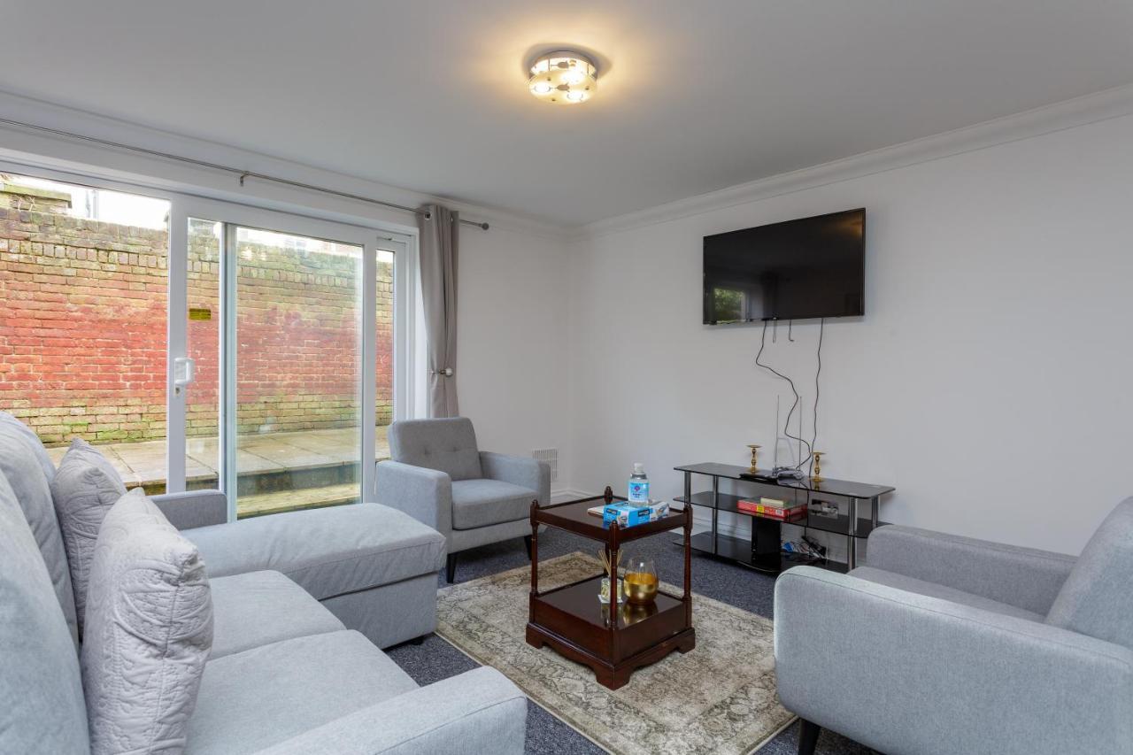 Luxury Granada Apartments - 1 & 2 Bed Flats W Free Parking Perfect For Contractors, Students Near The Beach Портсмът Стая снимка