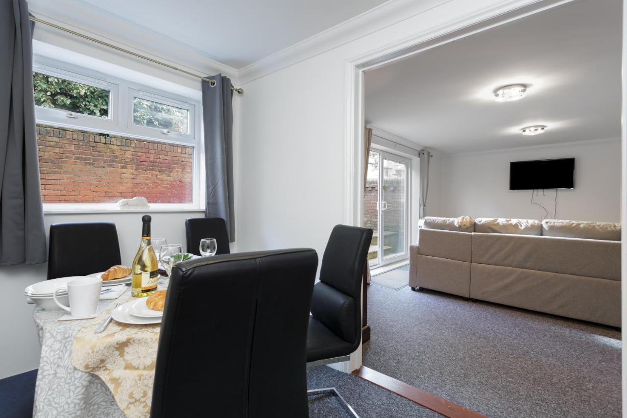 Luxury Granada Apartments - 1 & 2 Bed Flats W Free Parking Perfect For Contractors, Students Near The Beach Портсмът Стая снимка