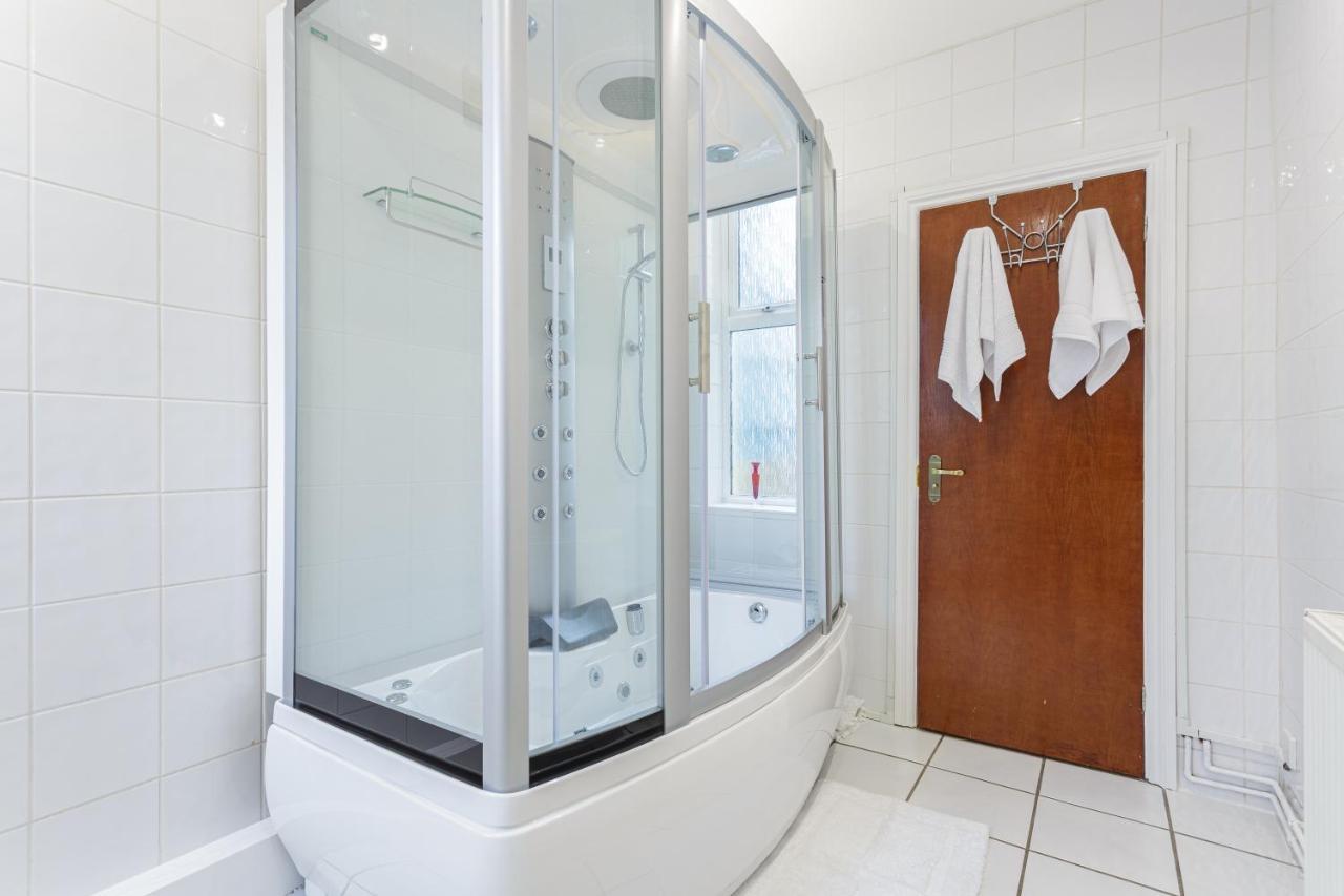 Luxury Granada Apartments - 1 & 2 Bed Flats W Free Parking Perfect For Contractors, Students Near The Beach Портсмът Стая снимка
